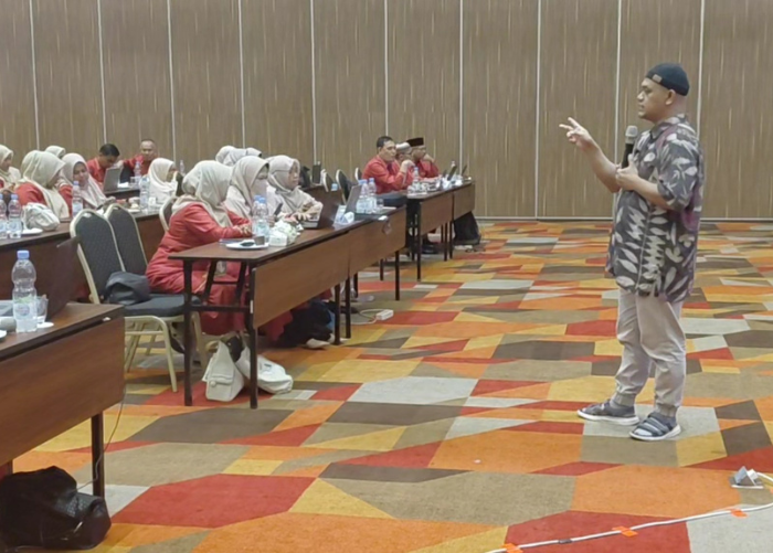 pelatihan ai untuk tenaga pendidik di mtsn 6 kota padang